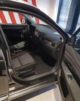 Mitsubishi Outlander cena 75000 przebieg: 136254, rok produkcji 2016 z Szczucin małe 529